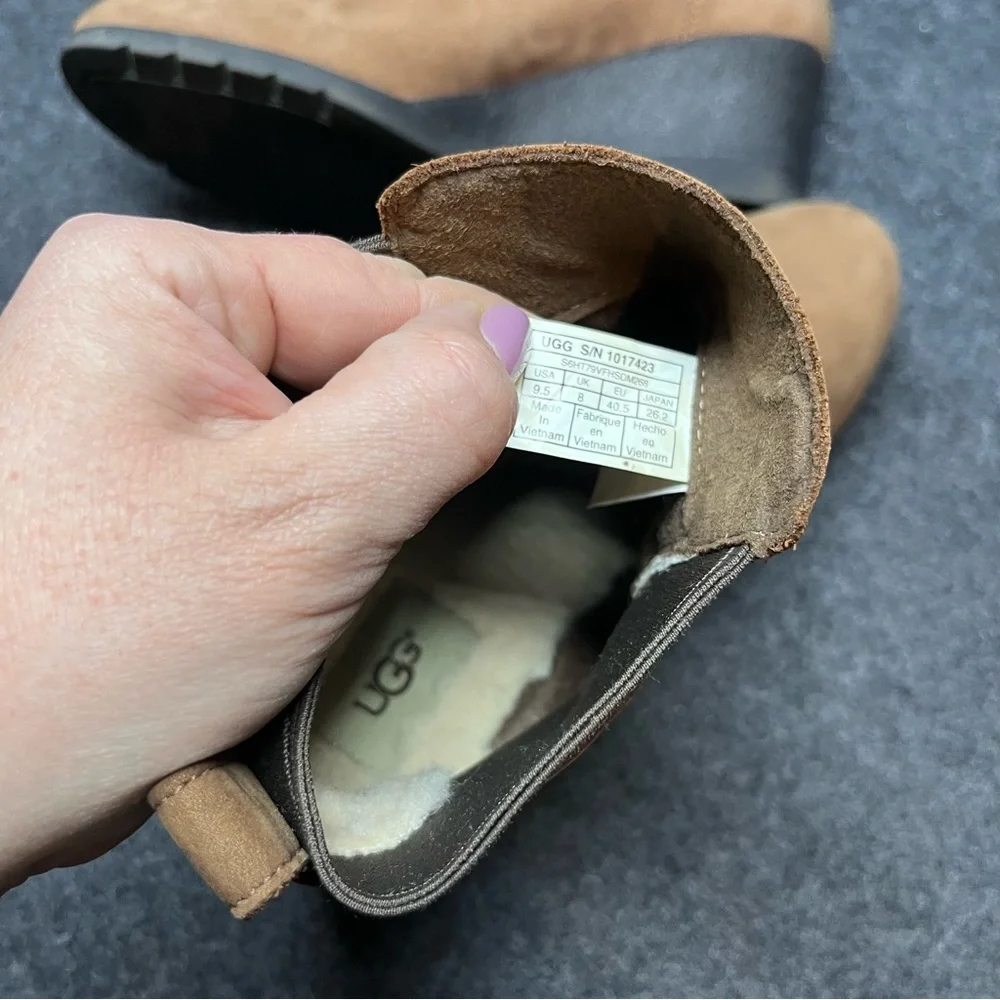 UGG Women's Indra waterproof wedge boot in the stout color and size 9.5 - Picture 10 of 10